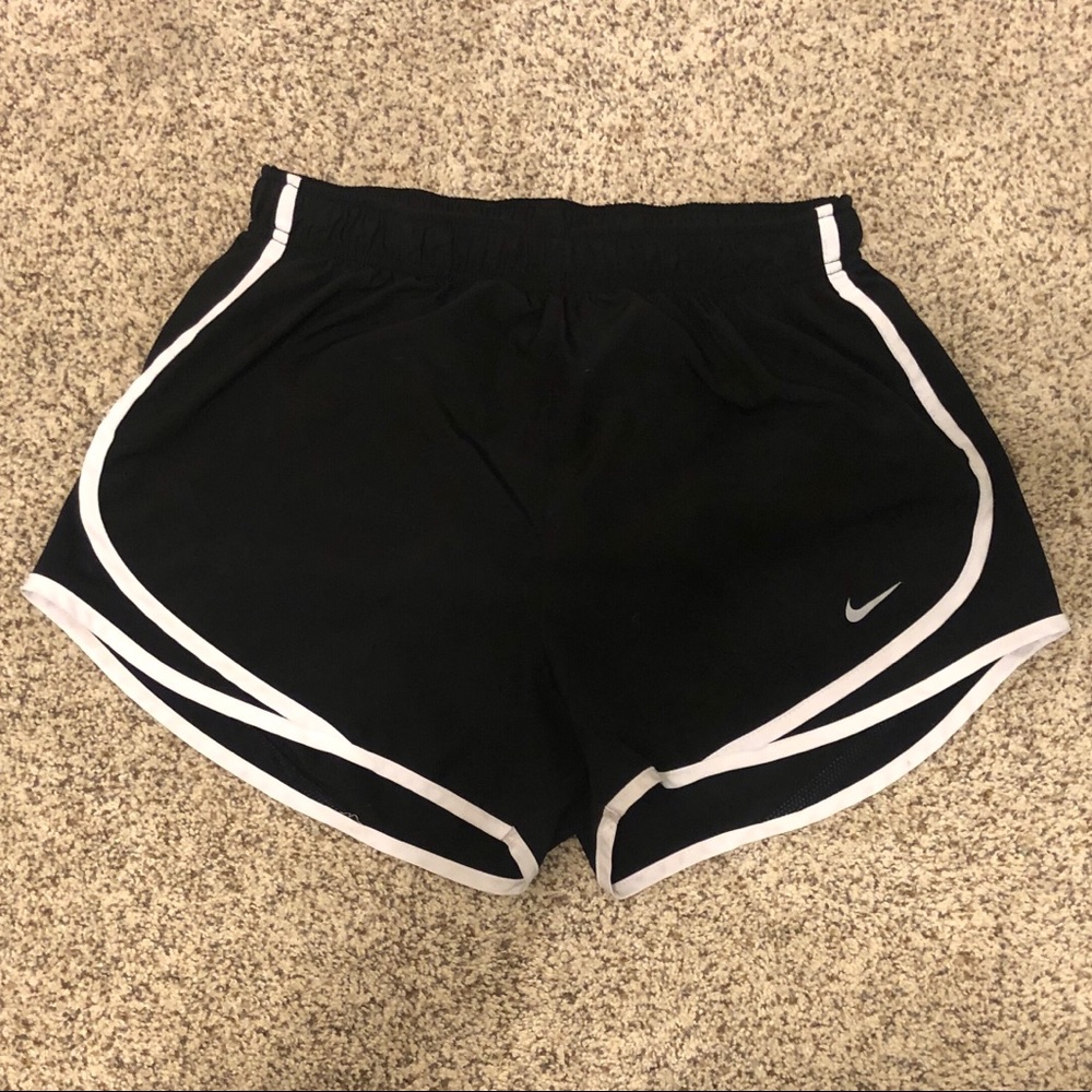 Black nike women’s running shorts